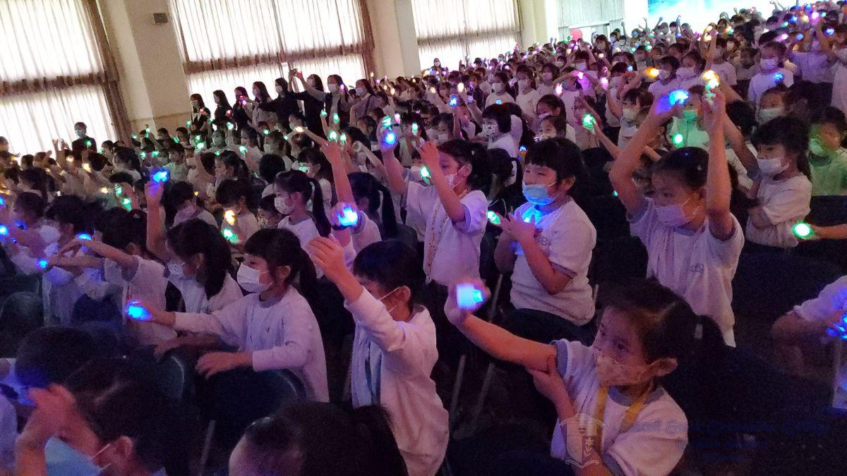 學生燃點燭光參與活動
