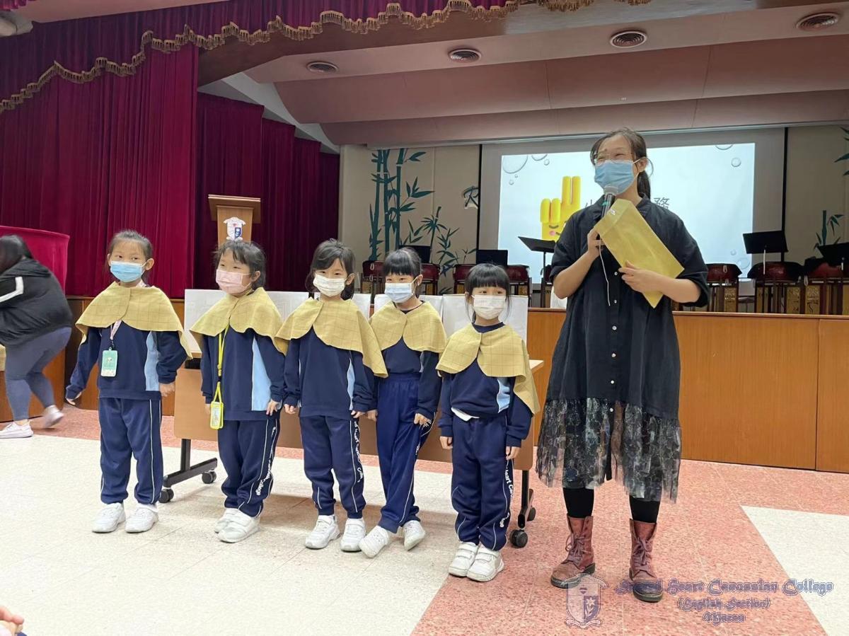 講師與學生們玩遊戲