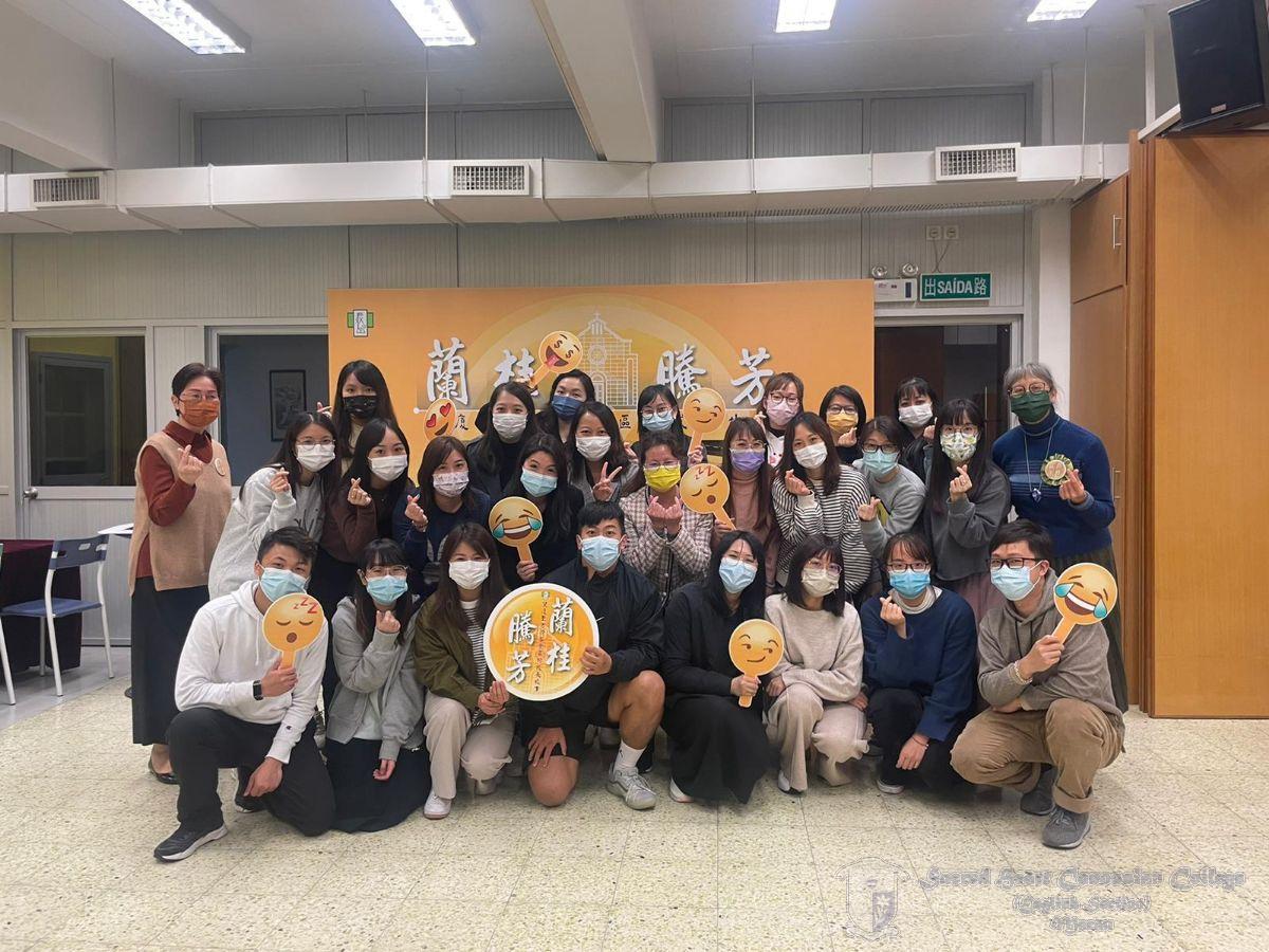 本校小學教師於參觀後合照