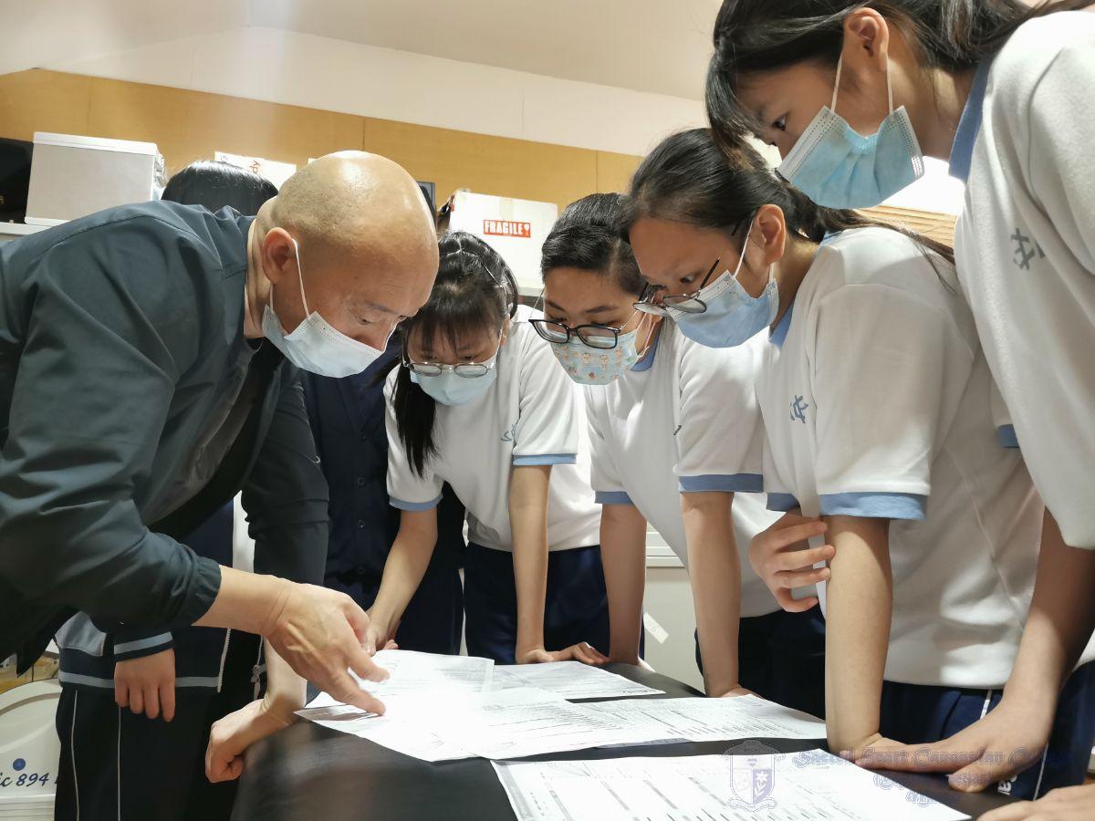 課程主任時慶德教授講授科學運動方式及測試