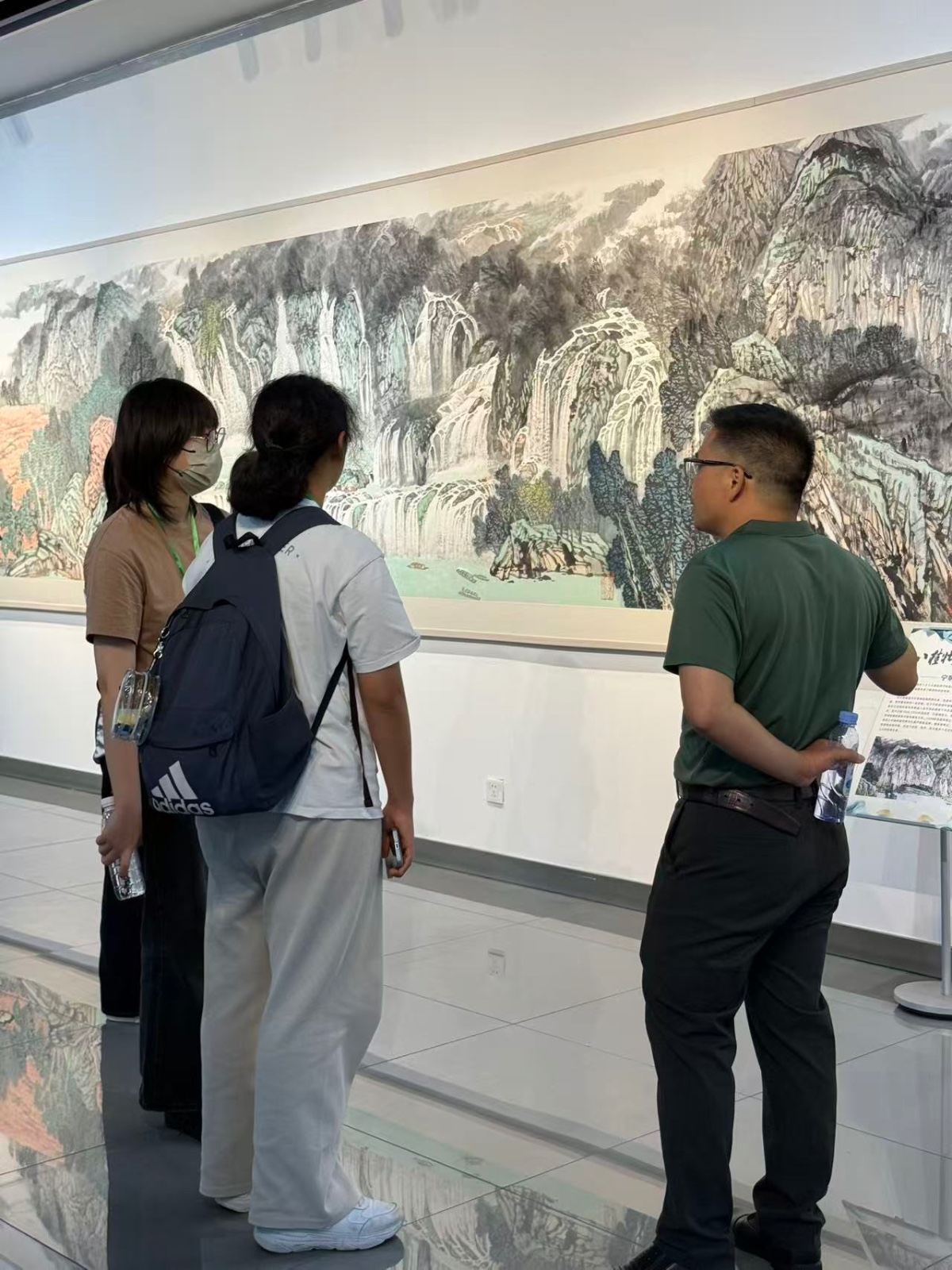 學生與廣西藝術學院導師交流