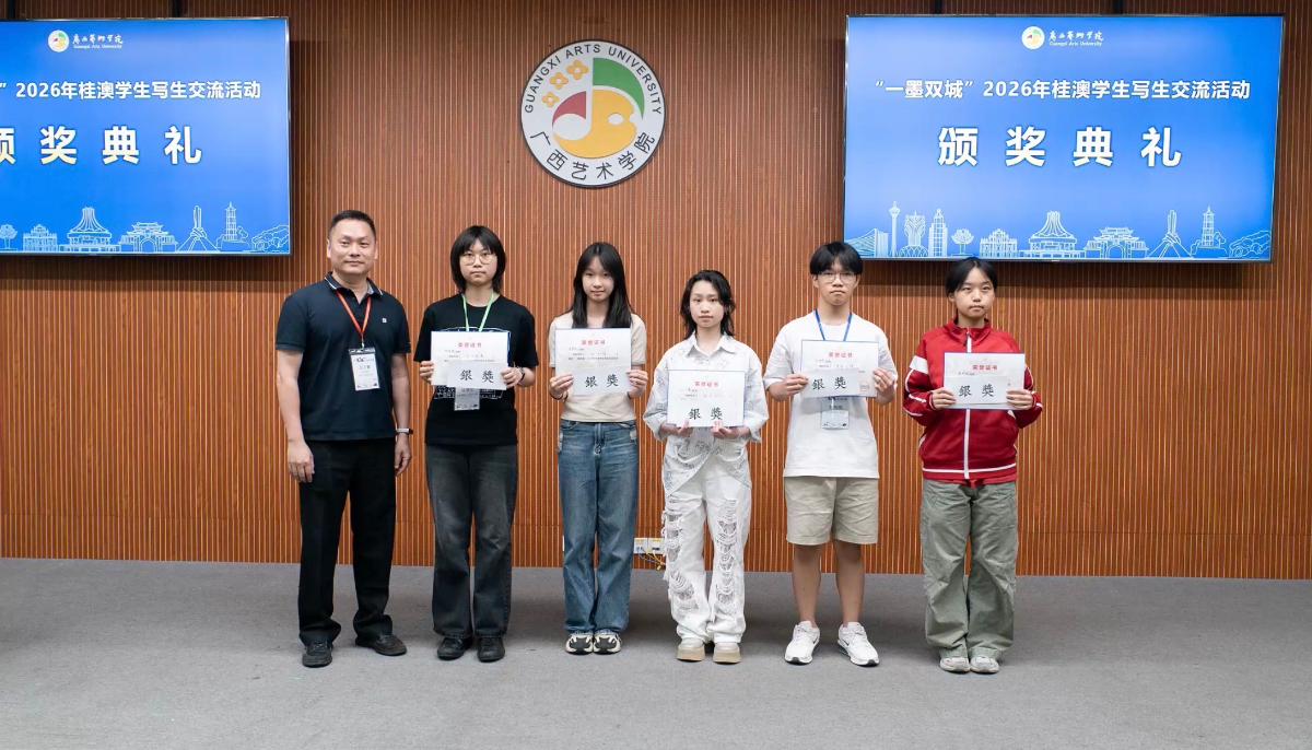 胡澄欣同學在寫生比賽中獲得高中組銀獎